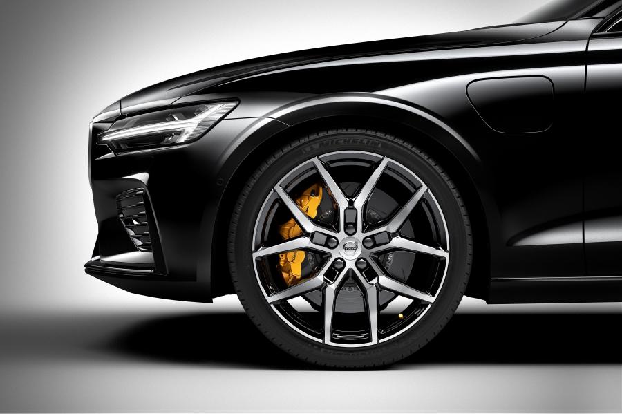 Детали экстерьера Volvo S60 Polestar Engineered 2018 года  (WW) (фото 7 из 27)